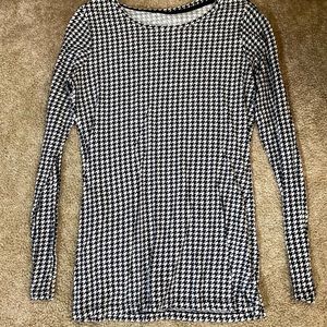 Houndstooth long sleeve t shirt.